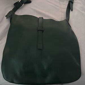 Elegant Green Leather Shoulder Bag
